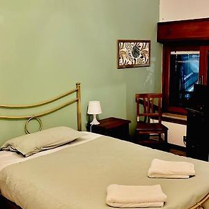 Zimmer mit zwei Einzelbetten